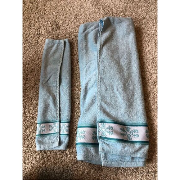 Holiday Christmas Seasonal Snowman and Snowflake Blue Bathroom Towel and Washclo - Picture 6 of 6